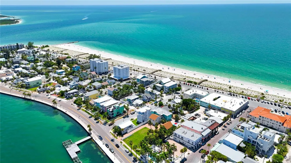 702 PASS A GRILLE WAY St Pete Beach, FL 33706
