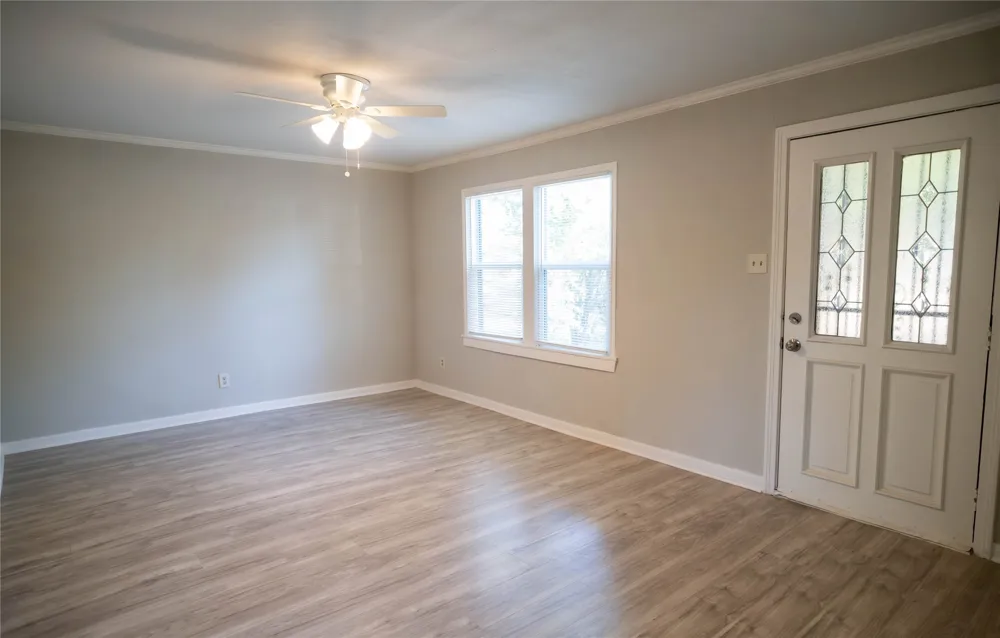 2720 Hanger Avenue Fort Worth, TX 76105