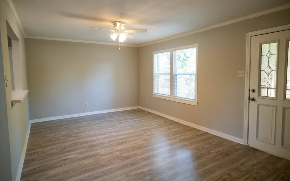 2720 Hanger Avenue Fort Worth, TX 76105