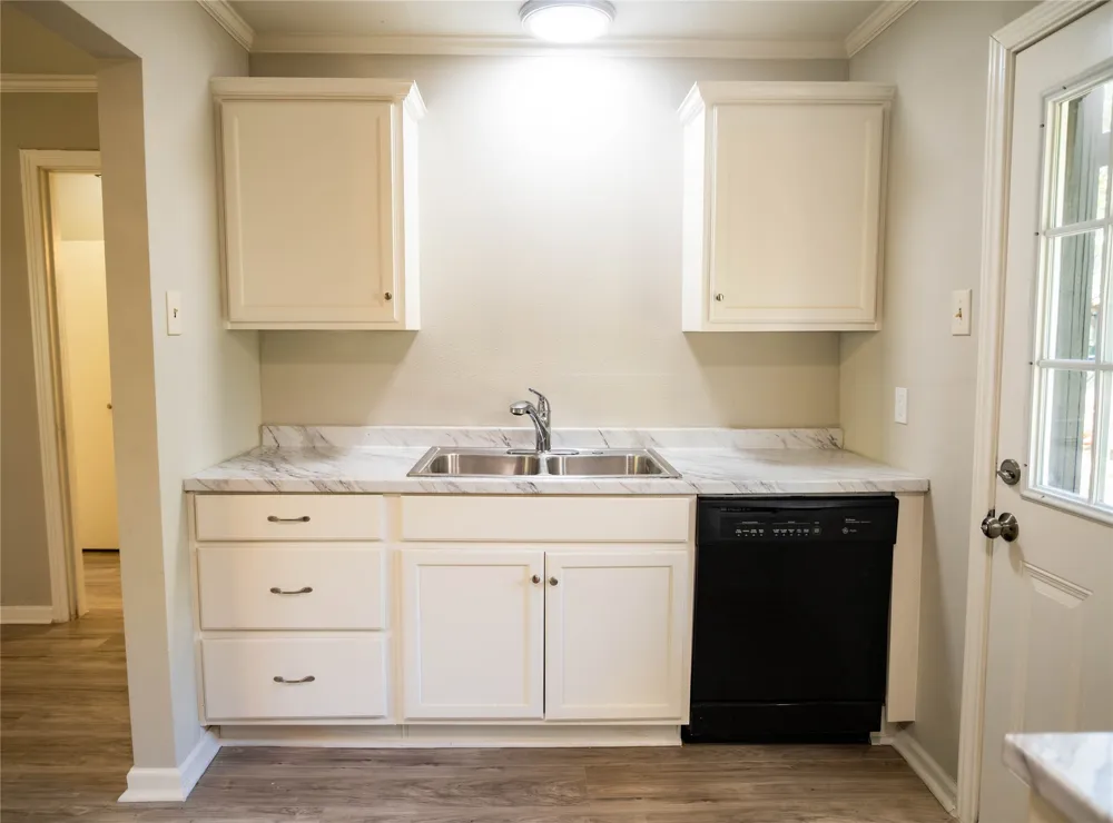 2720 Hanger Avenue Fort Worth, TX 76105