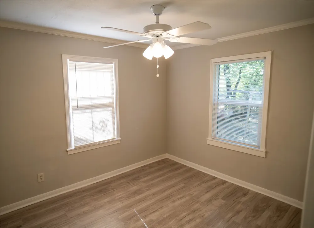 2720 Hanger Avenue Fort Worth, TX 76105