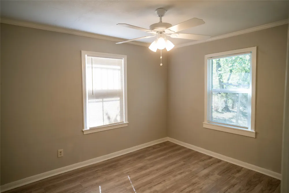 2720 Hanger Avenue Fort Worth, TX 76105