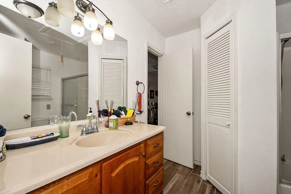 131 5th Street San Leon, TX 77539