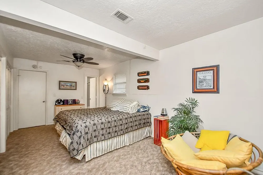 131 5th Street San Leon, TX 77539