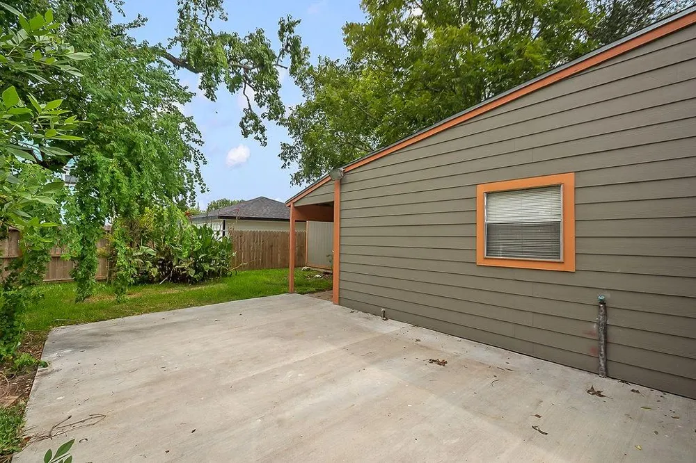 131 5th Street San Leon, TX 77539