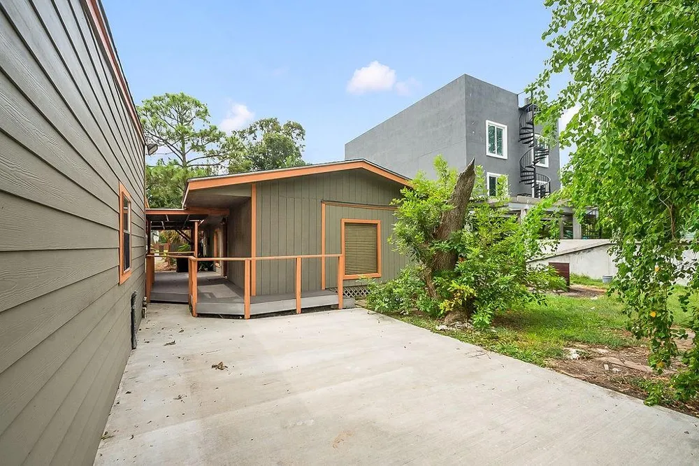 131 5th Street San Leon, TX 77539