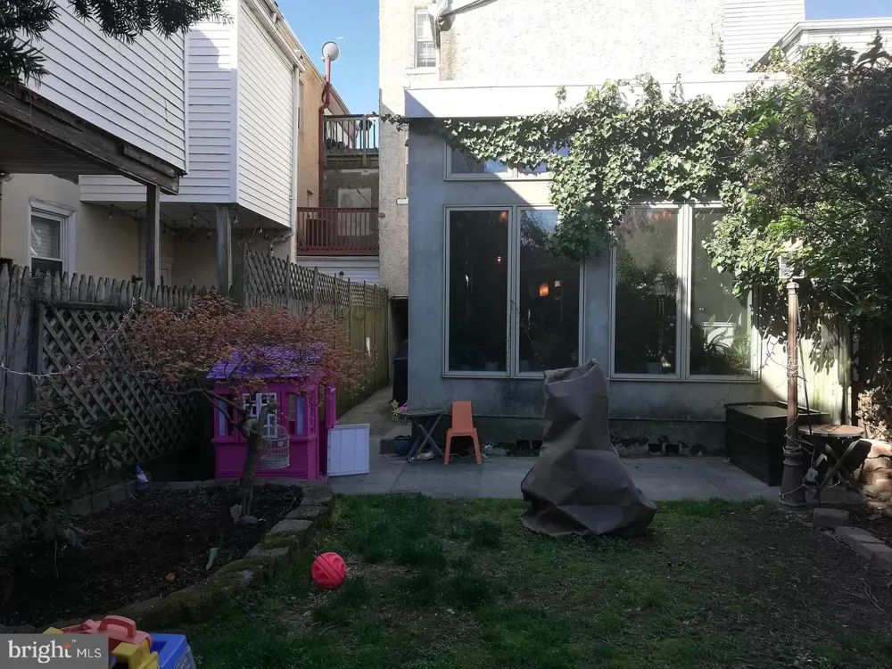 1107 E PALMER STREET Philadelphia, PA 19125