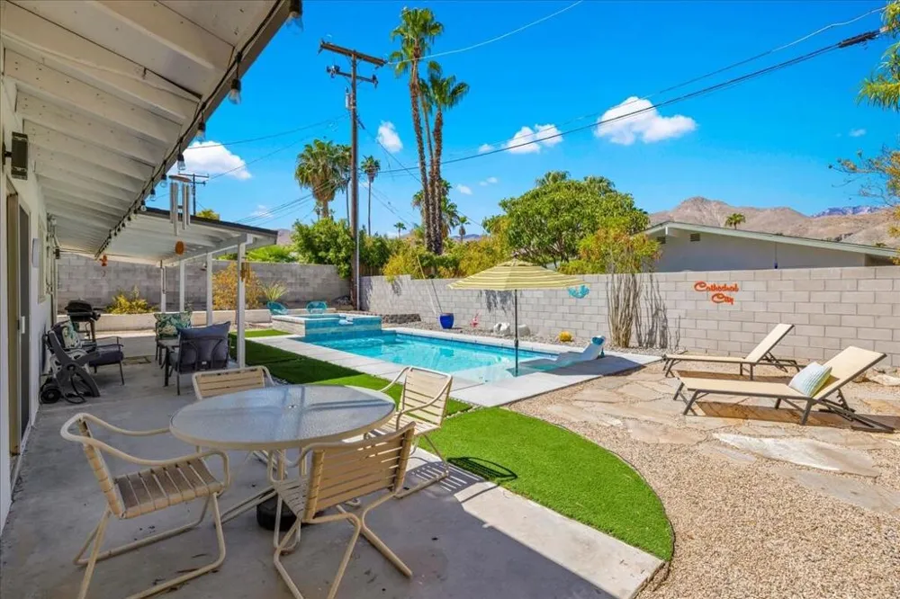 38053 Chris Drive Cathedral City, CA 92234