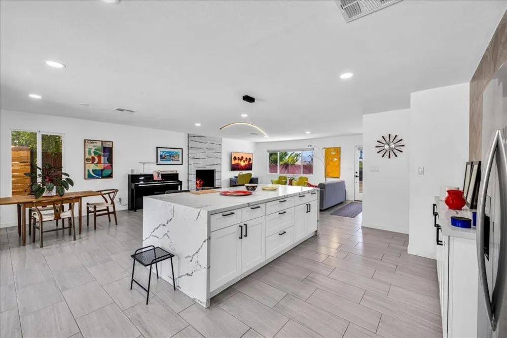 38053 Chris Drive Cathedral City, CA 92234