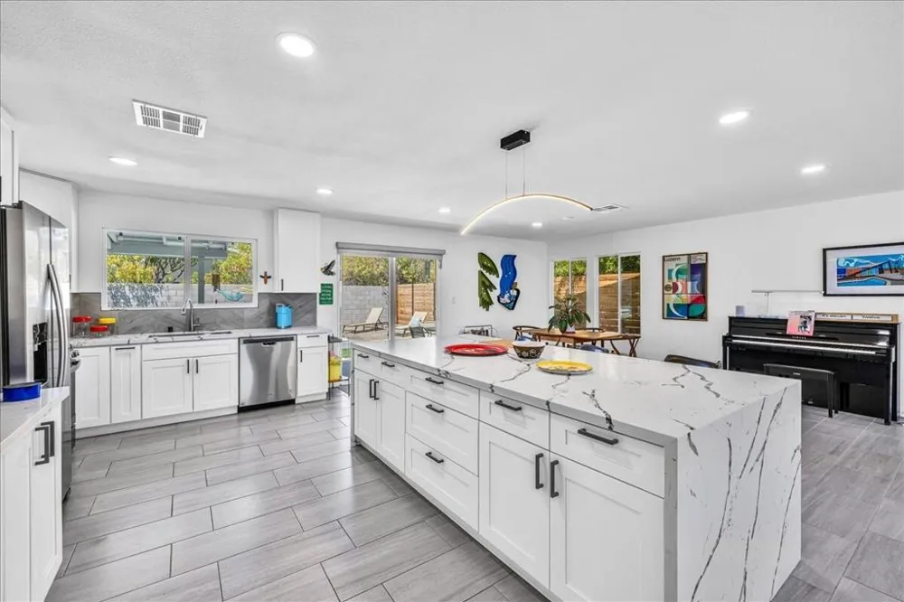38053 Chris Drive Cathedral City, CA 92234