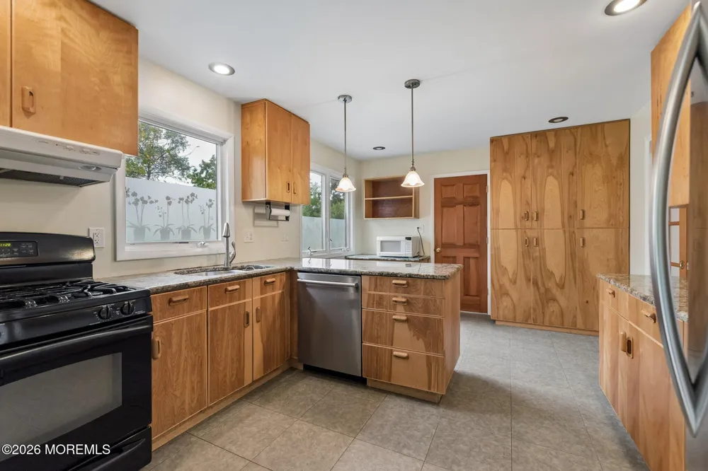 27 Springhill Drive Howell, NJ 07731