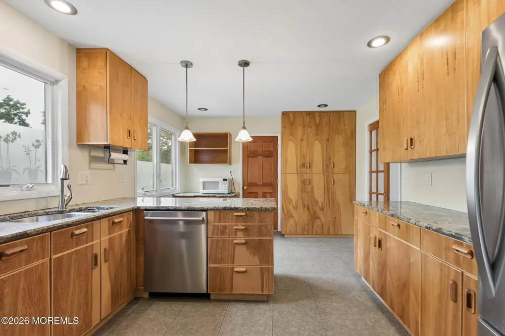 27 Springhill Drive Howell, NJ 07731