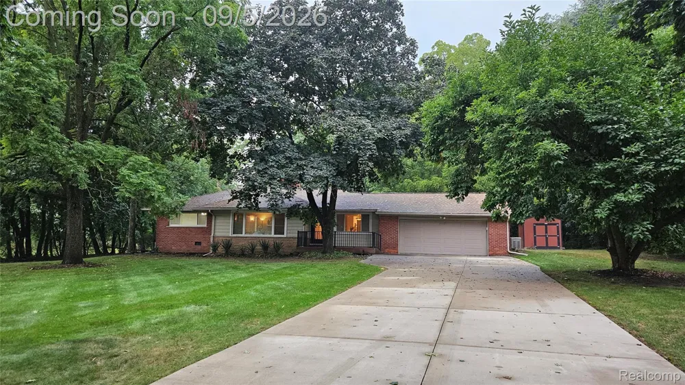 24880 Cromwell Drive Franklin Village, MI 48025