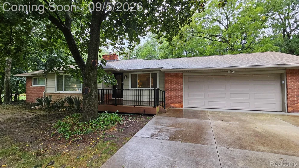 24880 Cromwell Drive Franklin Village, MI 48025