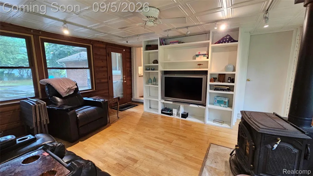 24880 Cromwell Drive Franklin Village, MI 48025