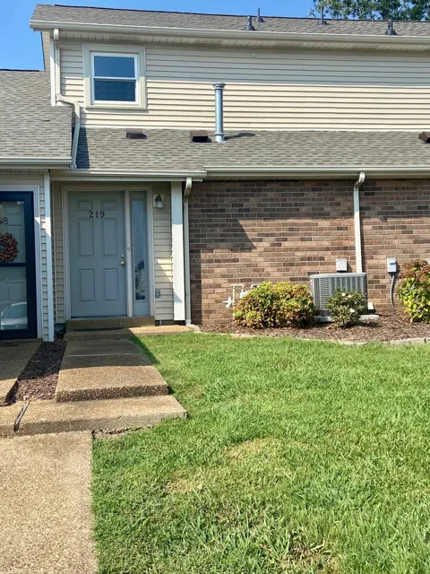 219 Village Cir W