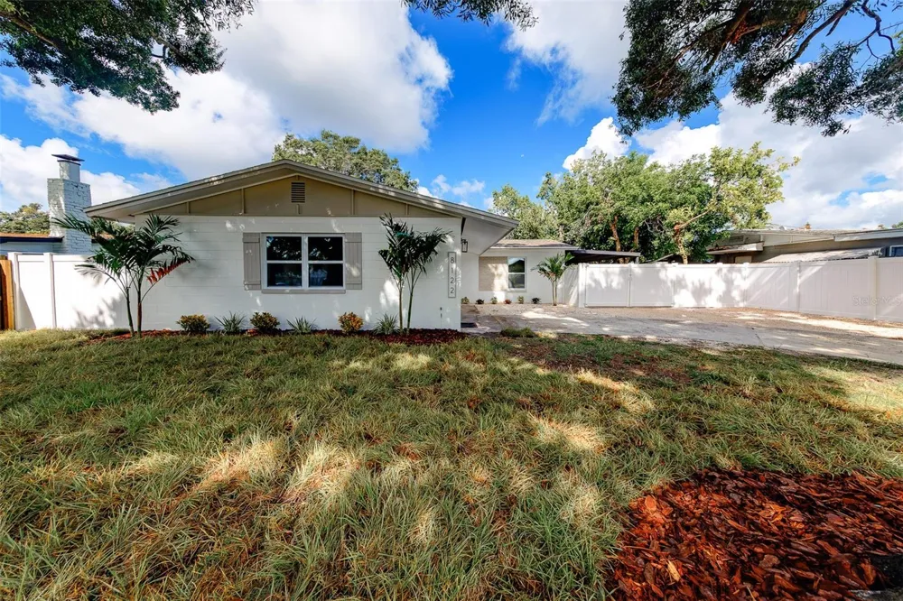 8122 LARK STREET Seminole, FL 33777