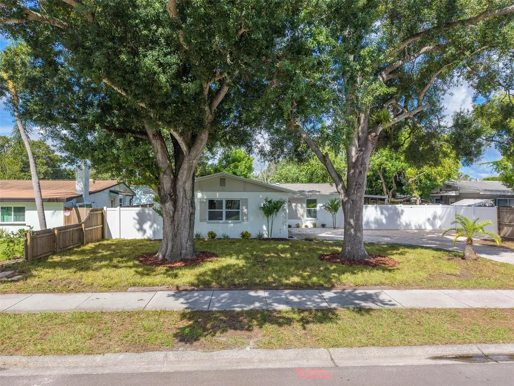 8122 LARK STREET Seminole, FL 33777