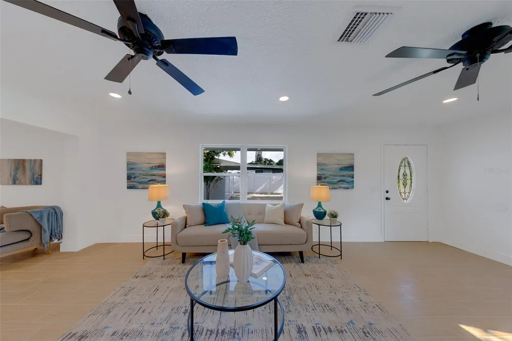 8122 LARK STREET Seminole, FL 33777