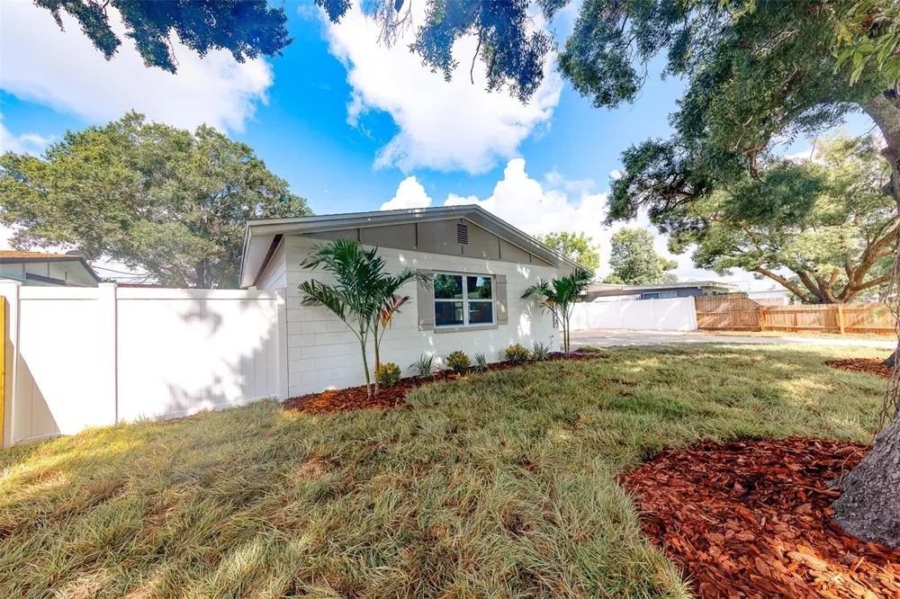 8122 LARK STREET Seminole, FL 33777