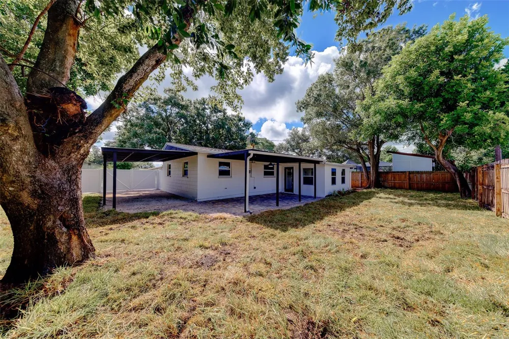 8122 LARK STREET Seminole, FL 33777