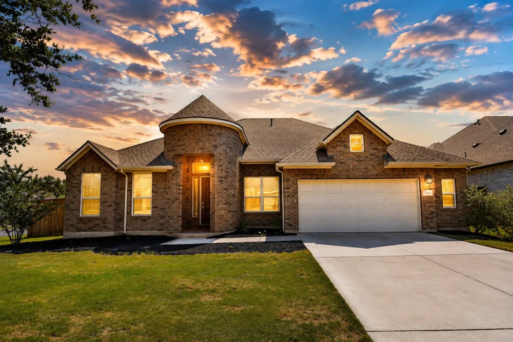 2220 Airport Drive Leander, TX 78641