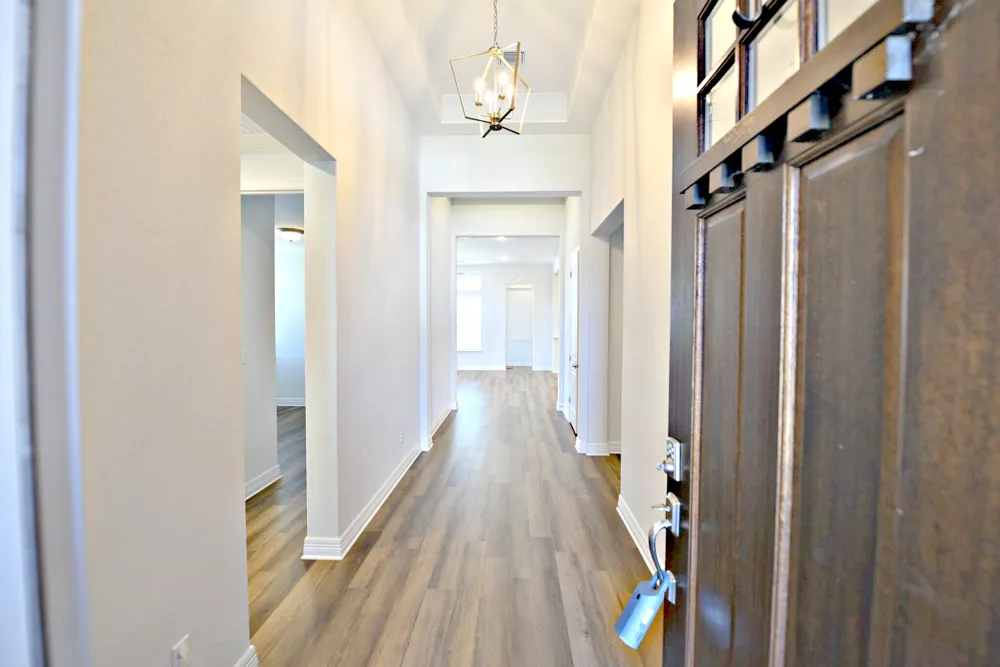 2220 Airport Drive Leander, TX 78641