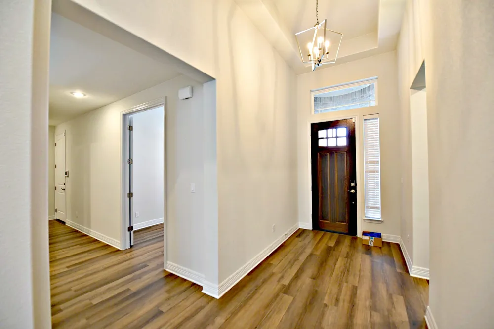 2220 Airport Drive Leander, TX 78641