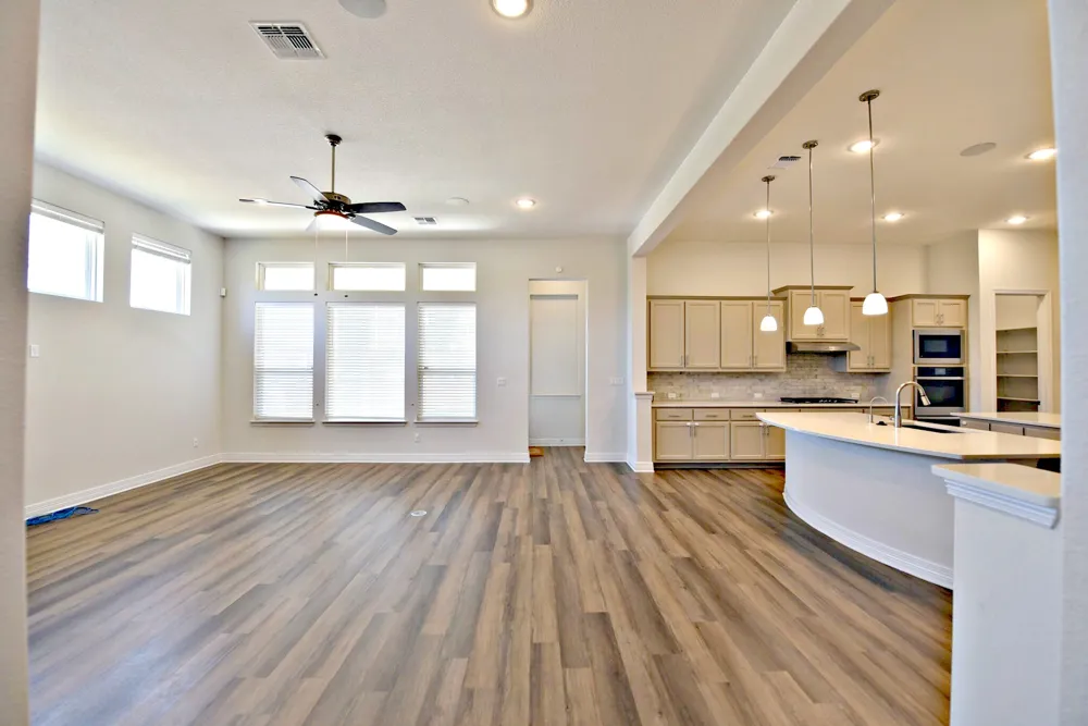 2220 Airport Drive Leander, TX 78641