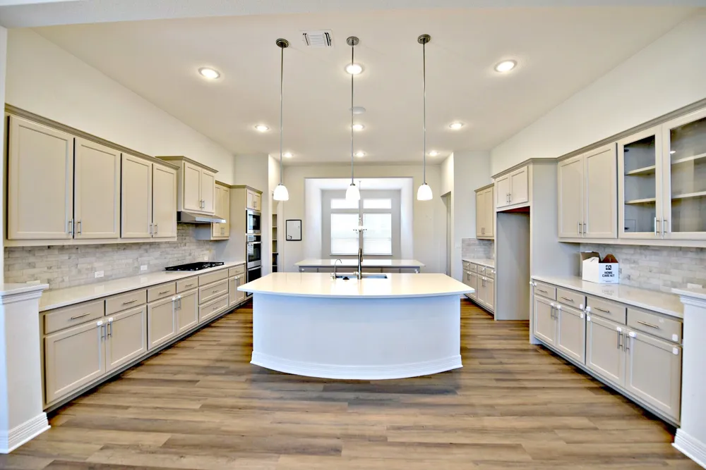 2220 Airport Drive Leander, TX 78641
