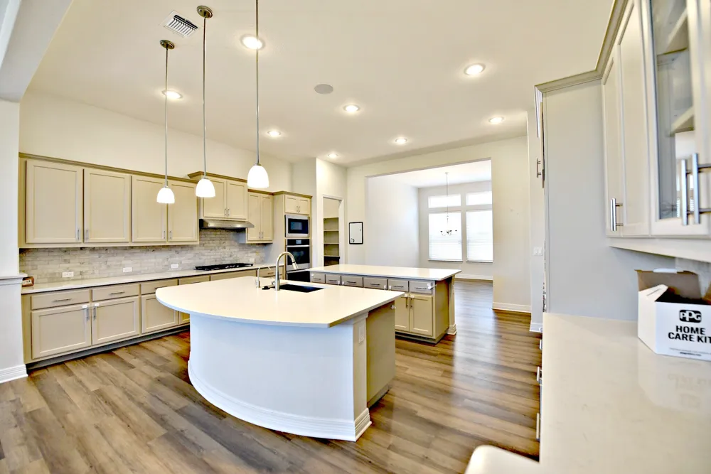 2220 Airport Drive Leander, TX 78641