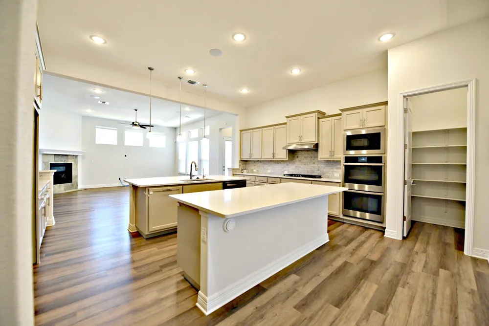 2220 Airport Drive Leander, TX 78641