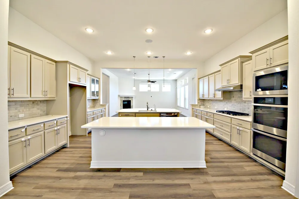 2220 Airport Drive Leander, TX 78641