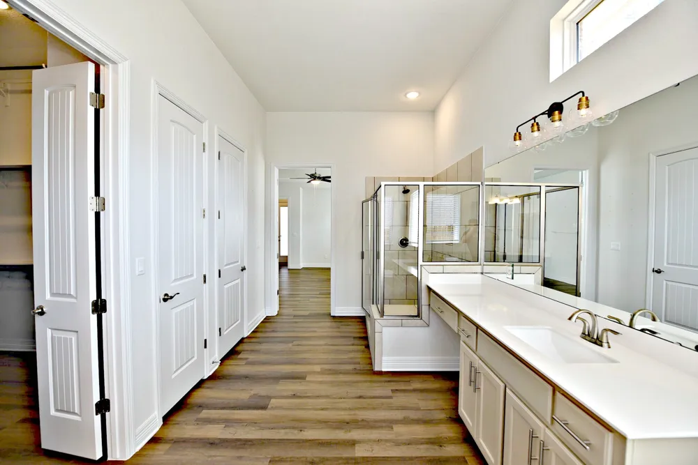 2220 Airport Drive Leander, TX 78641