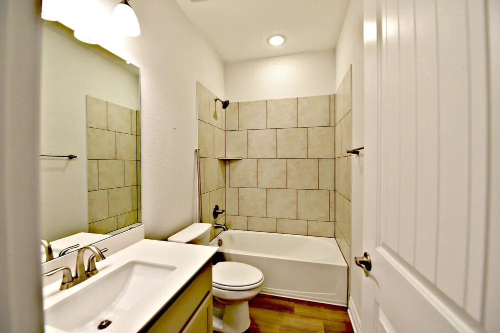 2220 Airport Drive Leander, TX 78641