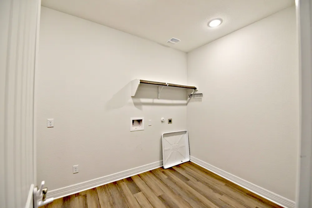 2220 Airport Drive Leander, TX 78641