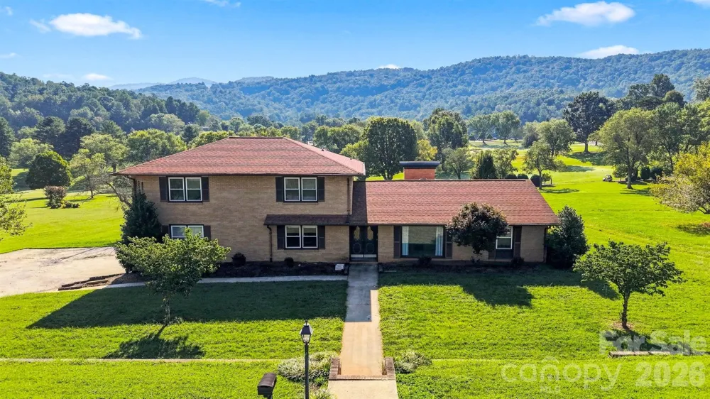 2796 Lakeview Drive Lenoir, NC 28645