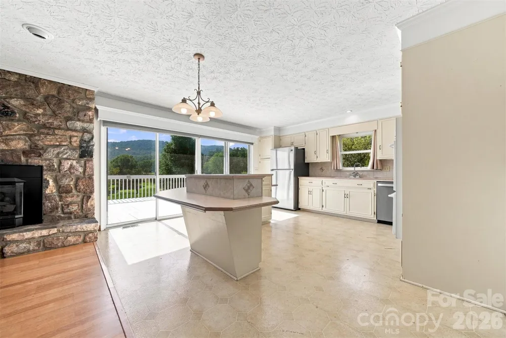 2796 Lakeview Drive Lenoir, NC 28645