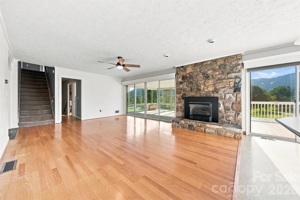 2796 Lakeview Drive Lenoir, NC 28645