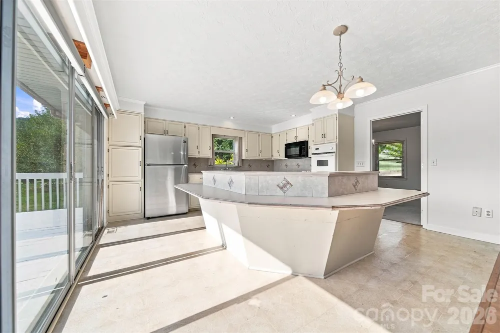 2796 Lakeview Drive Lenoir, NC 28645