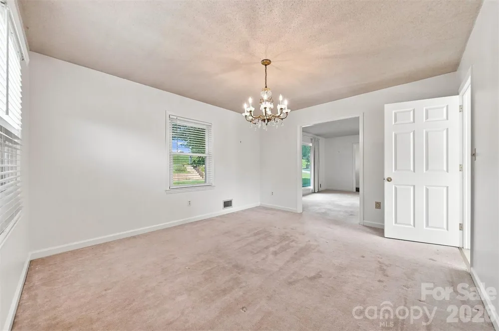 2796 Lakeview Drive Lenoir, NC 28645