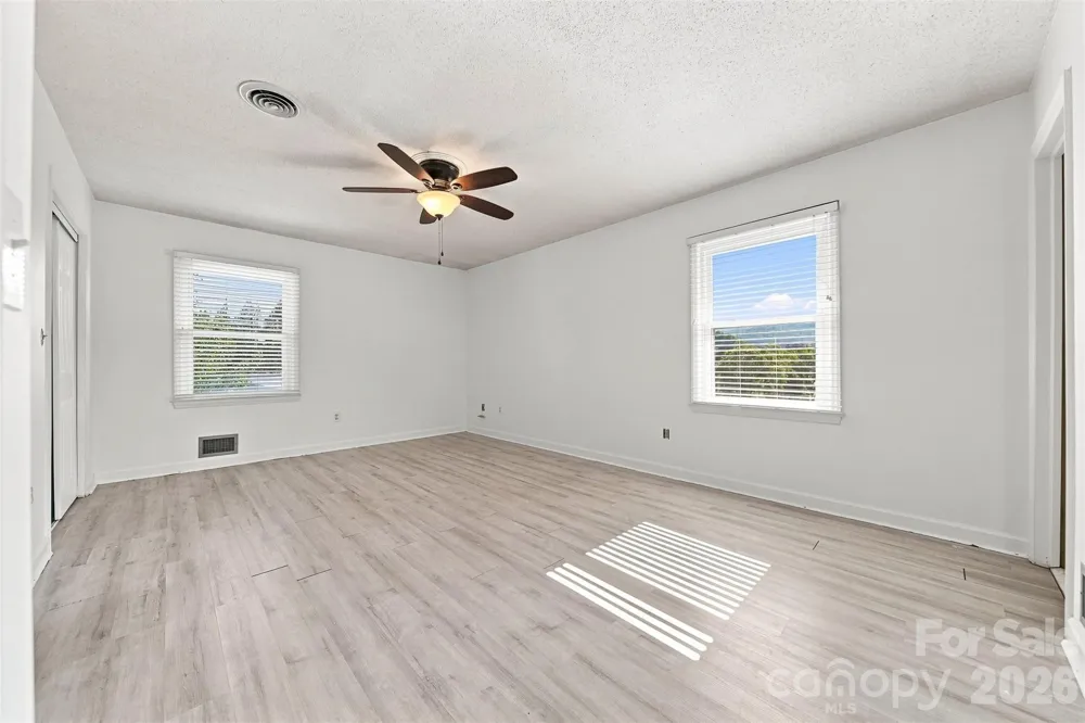 2796 Lakeview Drive Lenoir, NC 28645