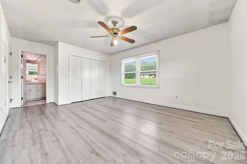 2796 Lakeview Drive Lenoir, NC 28645