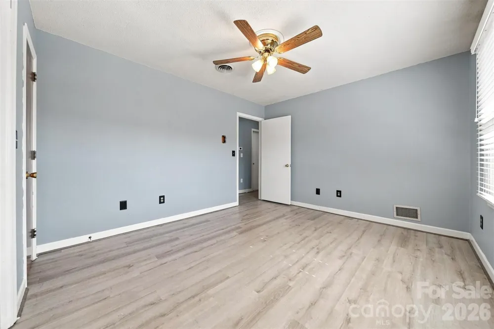 2796 Lakeview Drive Lenoir, NC 28645