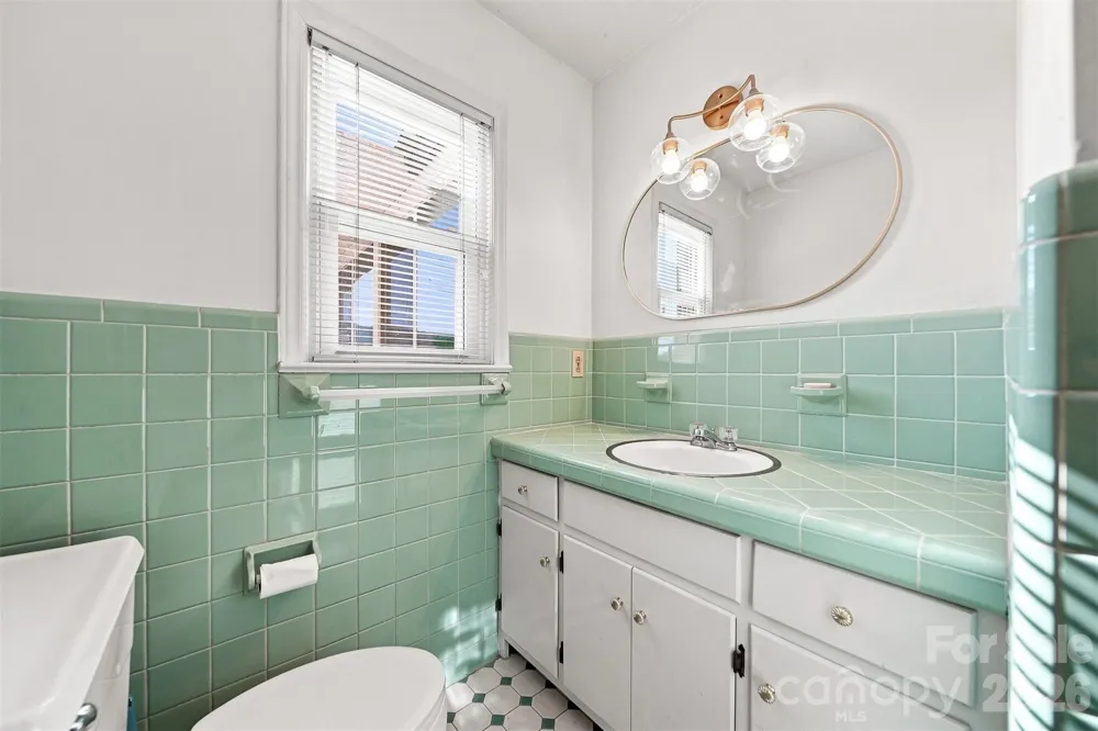 2796 Lakeview Drive Lenoir, NC 28645