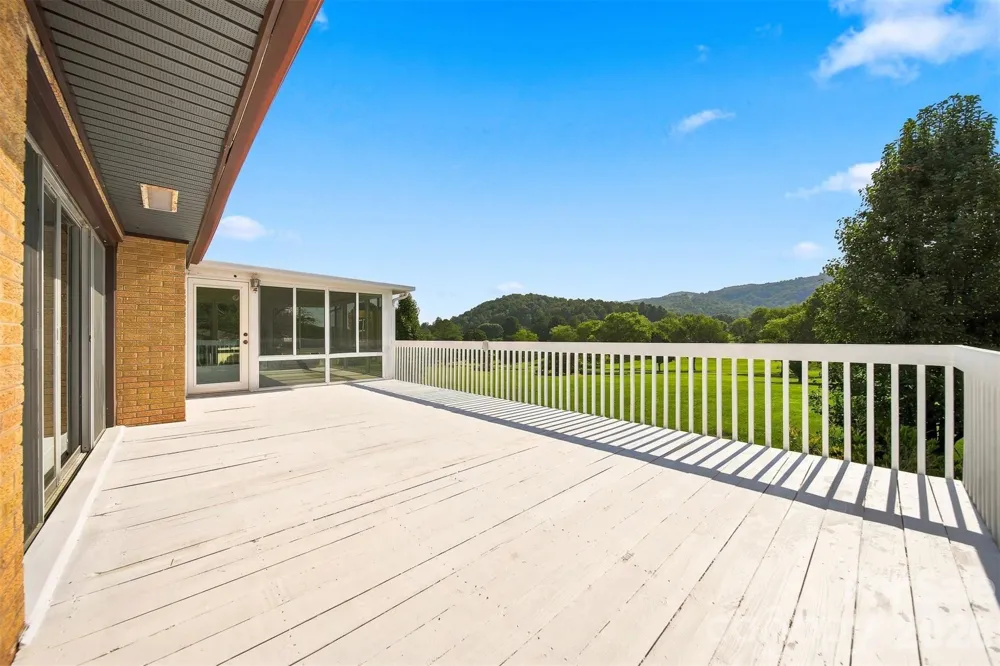 2796 Lakeview Drive Lenoir, NC 28645