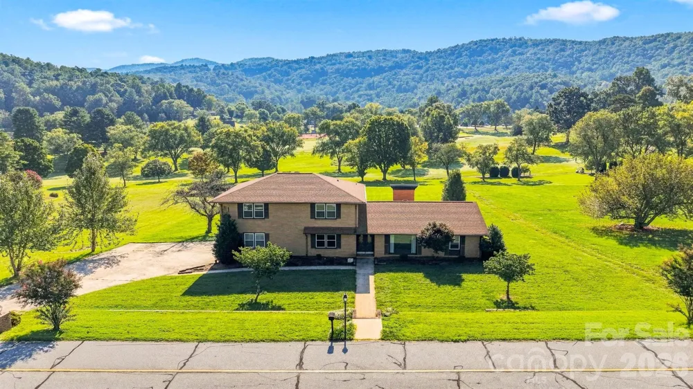 2796 Lakeview Drive Lenoir, NC 28645