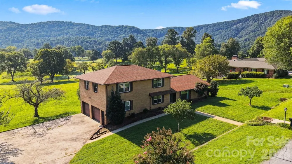 2796 Lakeview Drive Lenoir, NC 28645