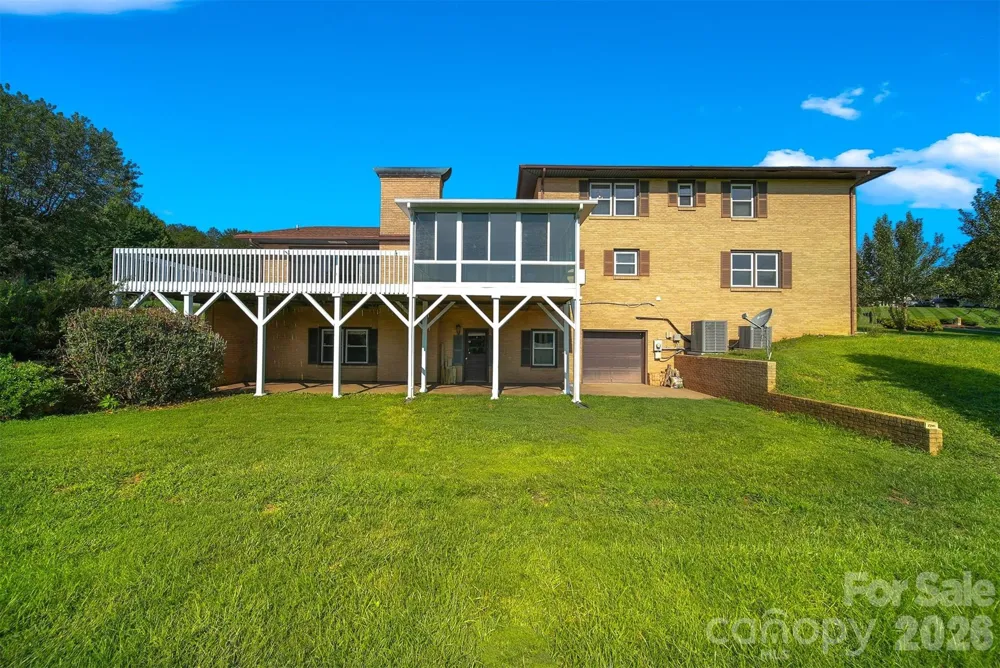 2796 Lakeview Drive Lenoir, NC 28645