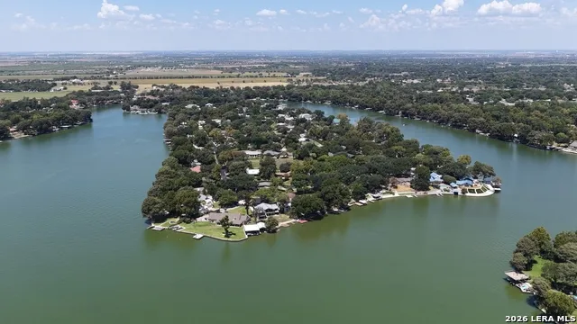 127 Fair Winds McQueeney, TX 78123